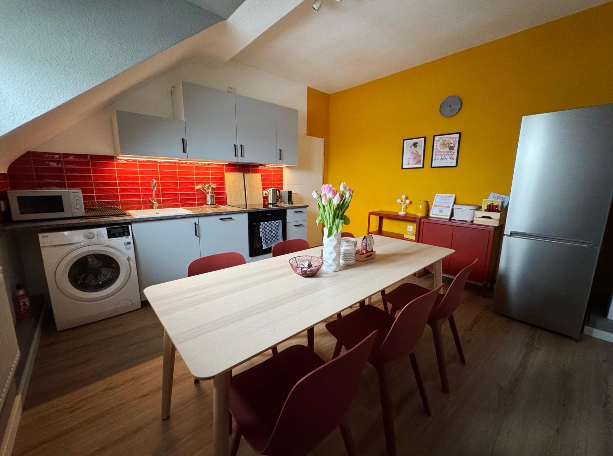 Big Flat With Fresh Renovation, Free Parking, Sonyps, Netflix Apartment Дуйсбург Екстериор снимка